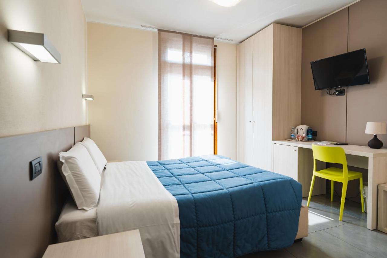 Parini Hotel Bosisio Parini Bagian luar foto