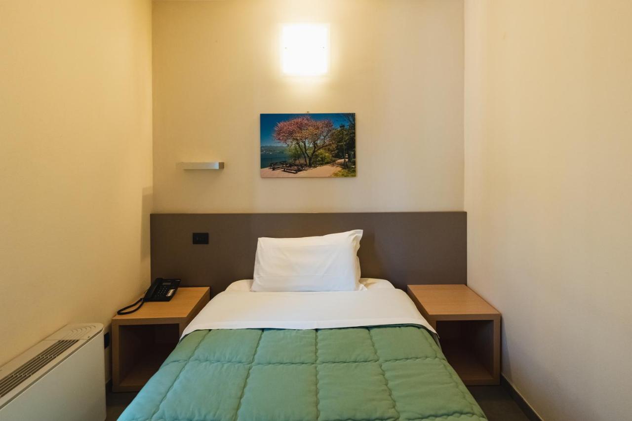 Parini Hotel Bosisio Parini Bagian luar foto