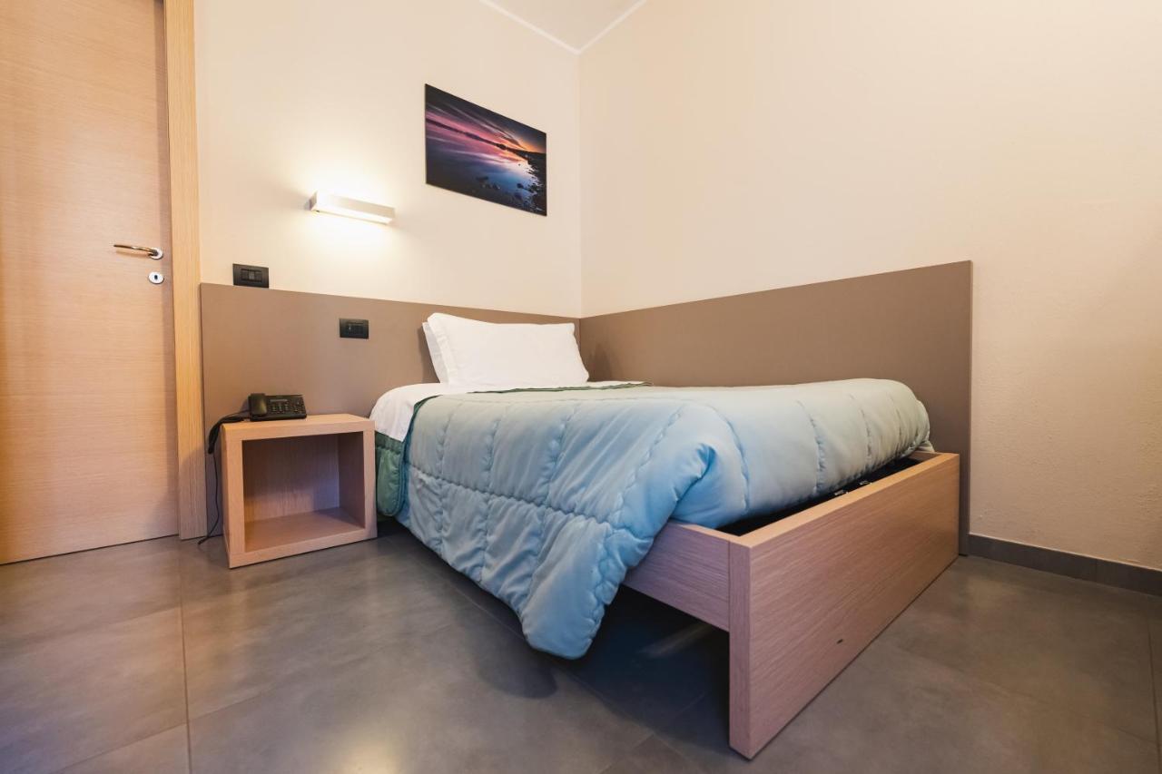 Parini Hotel Bosisio Parini Bagian luar foto