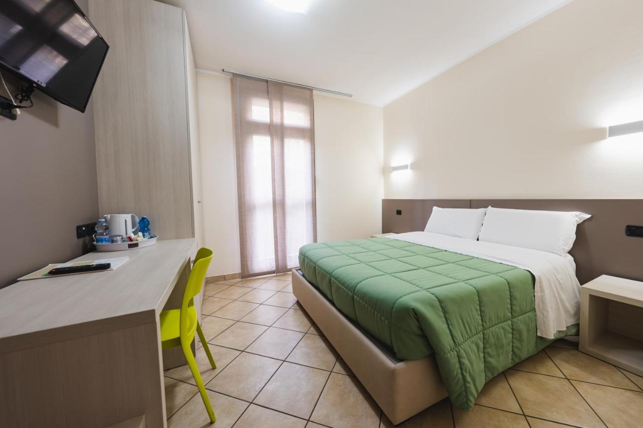 Parini Hotel Bosisio Parini Bagian luar foto