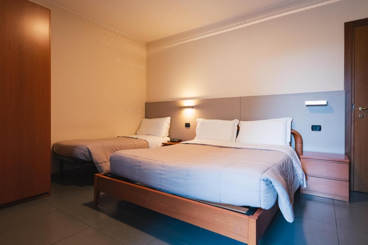 Parini Hotel Bosisio Parini Bagian luar foto
