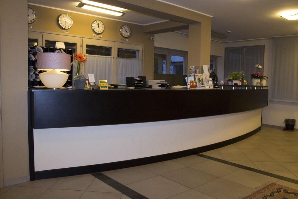 Parini Hotel Bosisio Parini Bagian luar foto