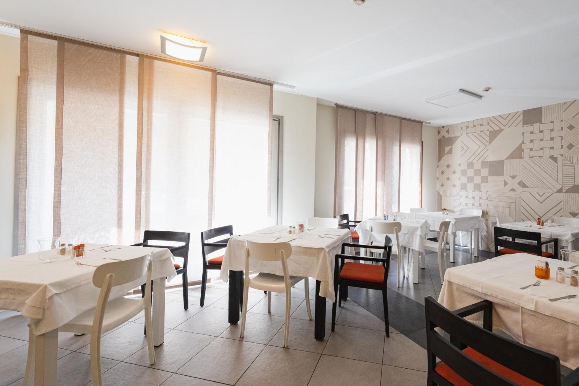 Parini Hotel Bosisio Parini Bagian luar foto