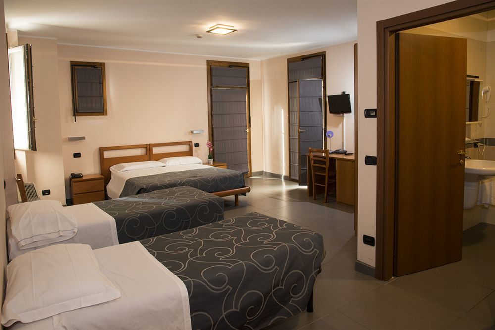 Parini Hotel Bosisio Parini Bagian luar foto