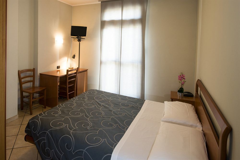 Parini Hotel Bosisio Parini Bagian luar foto
