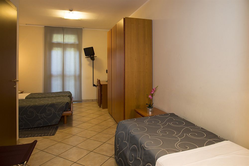 Parini Hotel Bosisio Parini Bagian luar foto