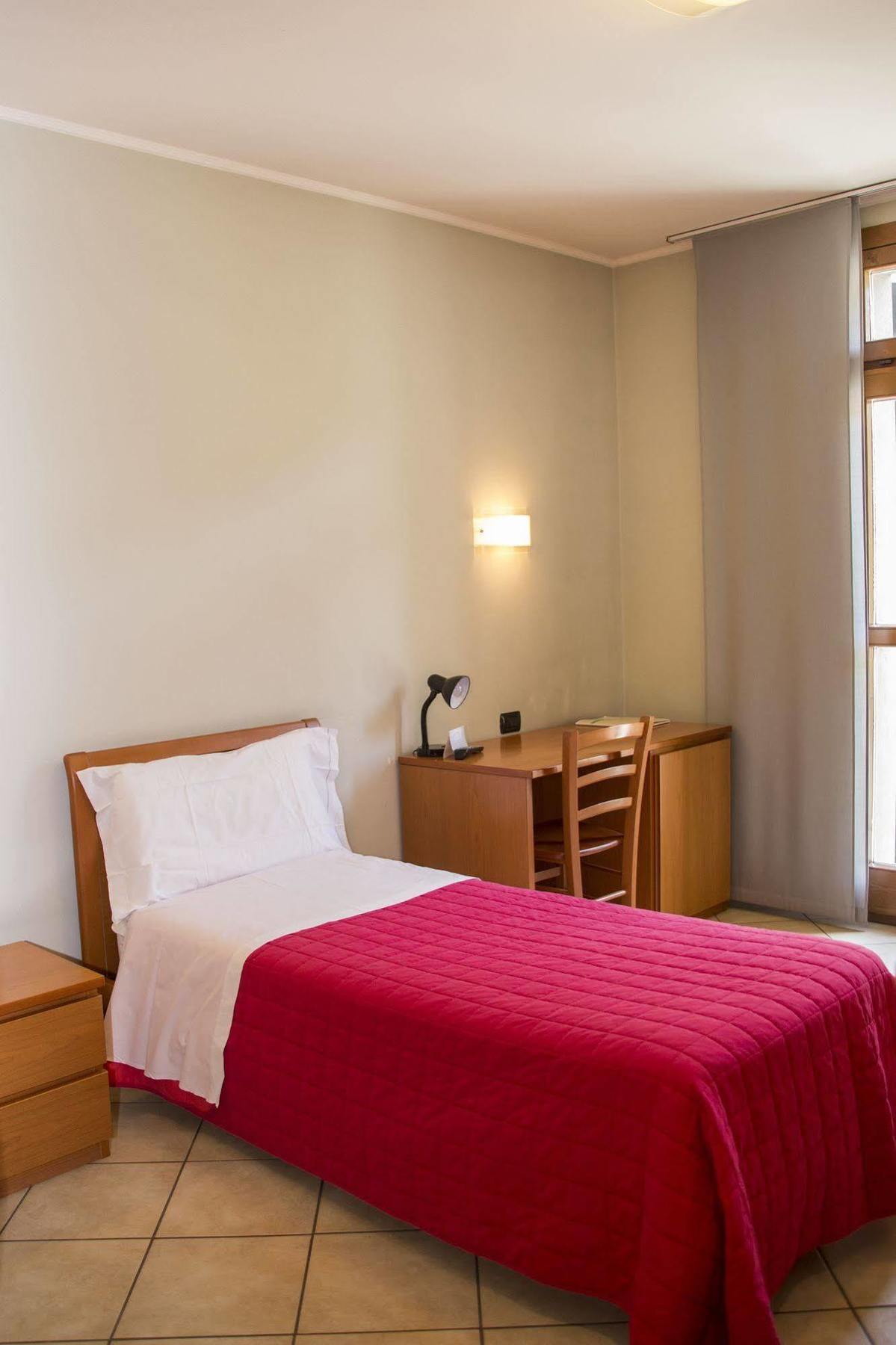 Parini Hotel Bosisio Parini Bagian luar foto