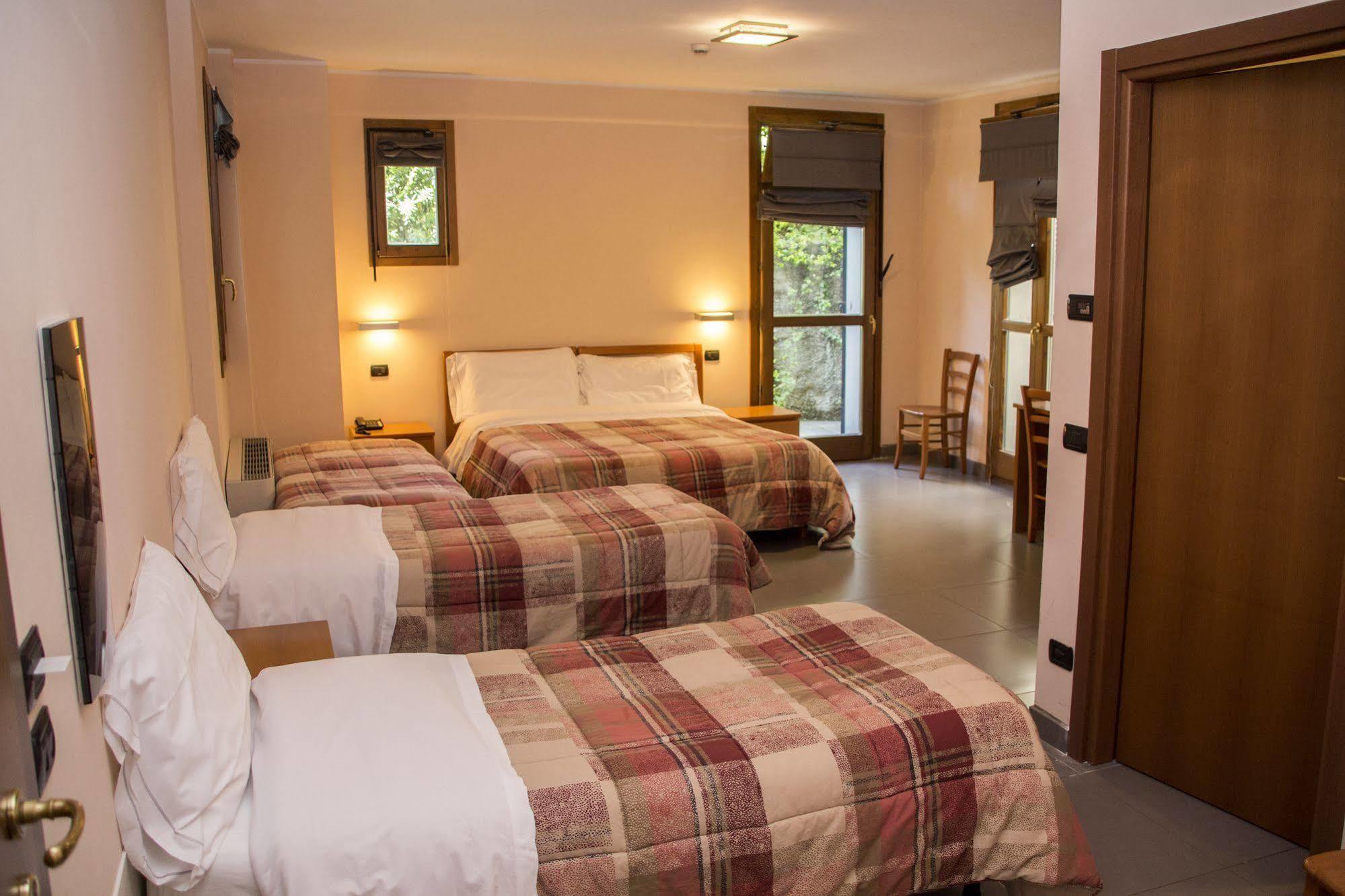 Parini Hotel Bosisio Parini Bagian luar foto